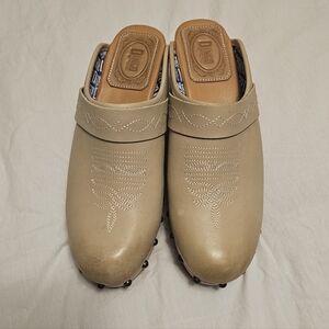 Dingo Beige Clogs NWOT